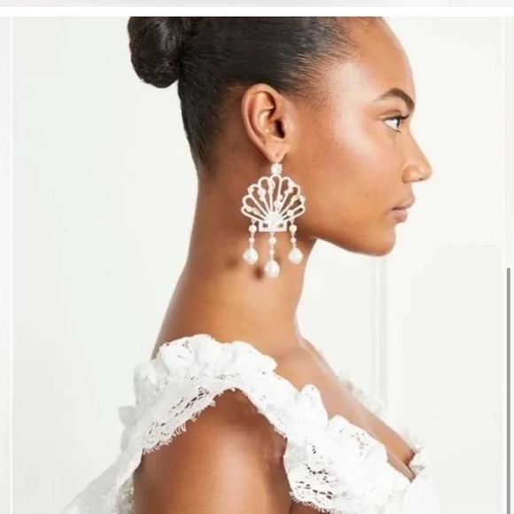 Hill house Shell pearl statement earrings - Picture 2 of 4